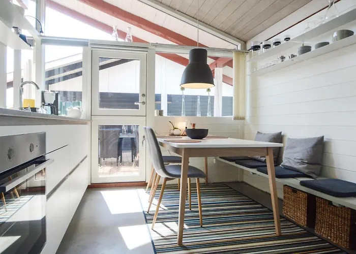 Lovely In With Kitchen Обенро